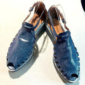 HOMERS ARTISAN Sz 40 Metallic Wedge Strap Cut Out  Rubber Sole Sandals